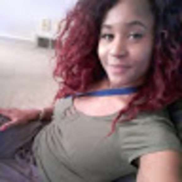 Meet your Posher, Carol - Picture 1 of 1